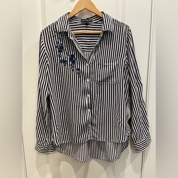 Velvet Heart Tops - Velvet Heart Navy & White Stripe Embroidered Button Down Shirt in Sz L
